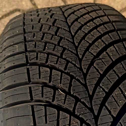 Goodyear Vector 4Seasons Gen 3 tread