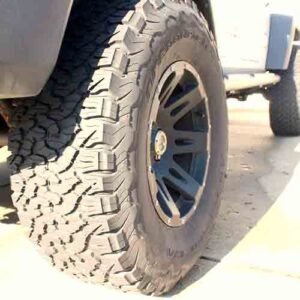 Goodyear Wrangler Ultraterrain AT vs BF Goodrich KO2 - Tire Driver