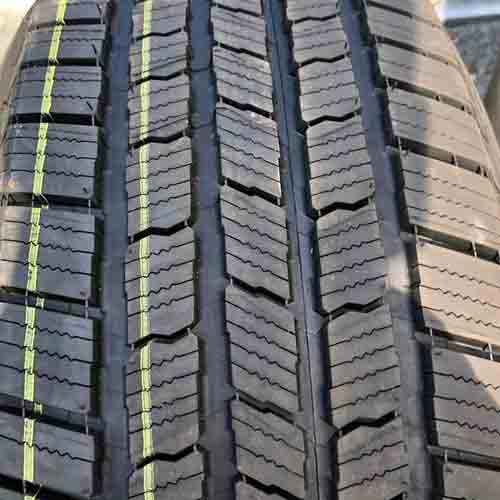 Michelin Defender LTX MS tread